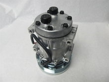 Load image into Gallery viewer, Case CE Reman Air Conditioning Compressor #86993463R