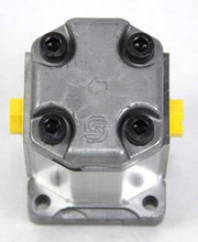 Load image into Gallery viewer, NEW HOLLAND AGRICULTURE - REMAN-HYD PUMP - 84100749R