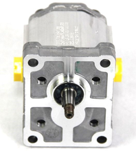 Load image into Gallery viewer, NEW HOLLAND AGRICULTURE - REMAN-HYD PUMP - 84100749R