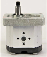 Load image into Gallery viewer, New Holland - Reman PUMP, HYD REMAN, GEAR - 84530156R