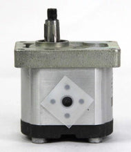 Load image into Gallery viewer, CASE IH - REMAN-HYD PUMP - 91838764R