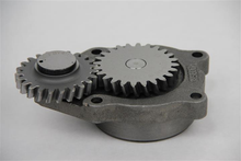 Load image into Gallery viewer, Reman-Engine Oil Pum #84374426R
