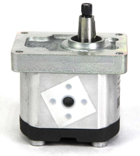 Load image into Gallery viewer, NEW HOLLAND AGRICULTURE - REMAN-HYD PUMP - 91838765R