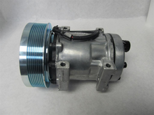 Load image into Gallery viewer, Case CE Reman Air Conditioning Compressor #86993463R

