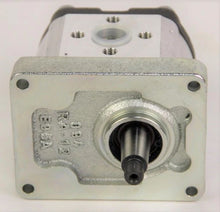 Load image into Gallery viewer, Case IH - Reman - Hyd Pump- Gear, 11.26 Cc/rev - 84530166R
