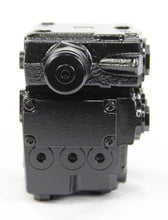 Load image into Gallery viewer, NEW HOLLAND - REMAN-HYD VALVE - 87585897R
