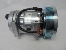 Load image into Gallery viewer, Case CE Reman Air Conditioning Compressor #86993463R
